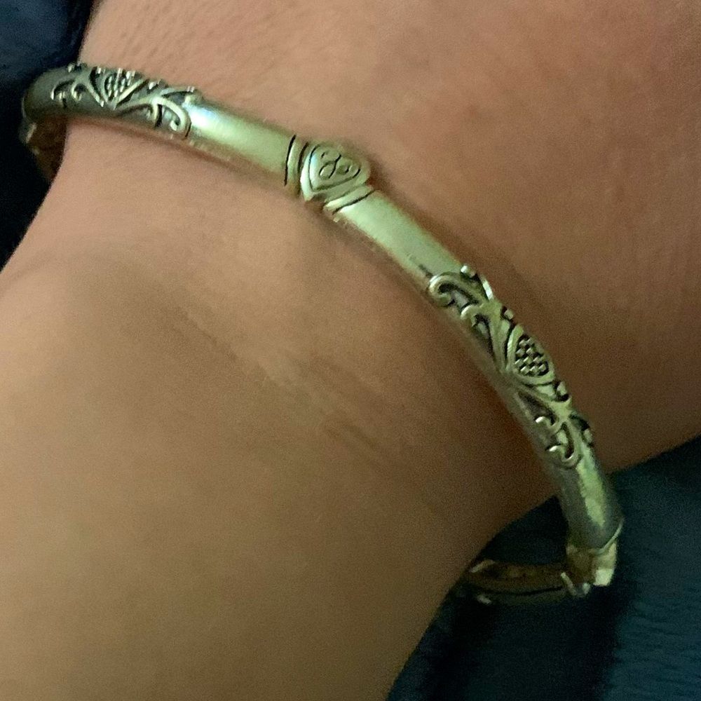 Silver tone Stretch bangle with hearts